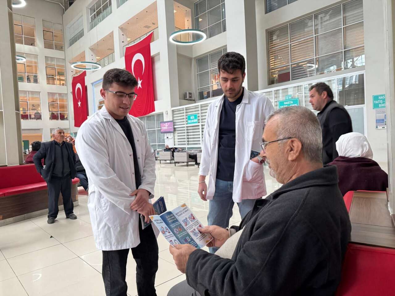 Muğla’da Tıp Öğrencilerinden Akılcı İlaç Kullanımı Seferberliği 3